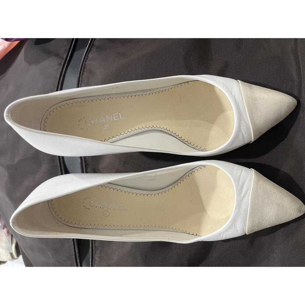 Chanel White and Beige Leather Pointed Toe Heels